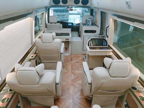 丰田考斯特12座内部新配置市场价格如何