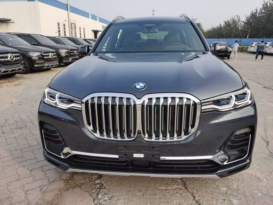 21款宝马X7旗舰SUV全新国六现车直降5万