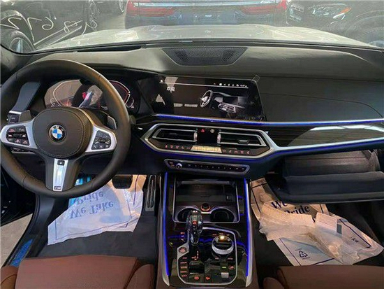 2021款宝马X7平行进口3.0T 现车108万起