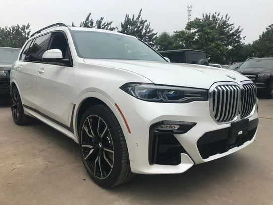 2021款宝马X7M运动卓越豪华顶配115万