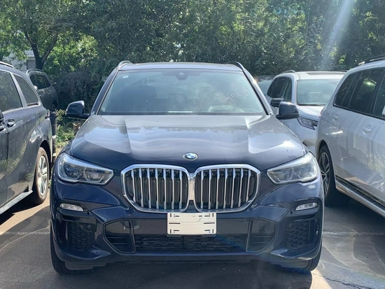 2020宝马x5系新款,2021款宝马x5新款车 新款宝马x5的中控台上仍然布满了密密麻麻的按键,这与豪车的消费群体