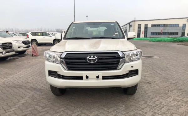 19款中东版兰德酷路泽4.0丐版冰箱电座