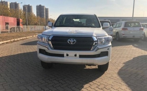 2019款丰田兰德酷路泽4000现车实拍报价