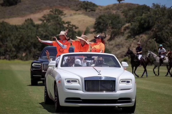 劳斯莱斯曜影  追求轻松活泼的敞篷车型