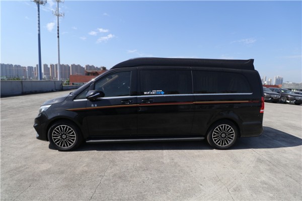 奔驰商务车V260L新款七座配置高顶实拍