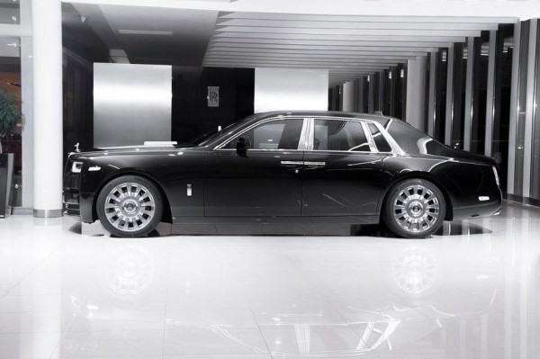 Rolls Royce Phantom 2020 черный