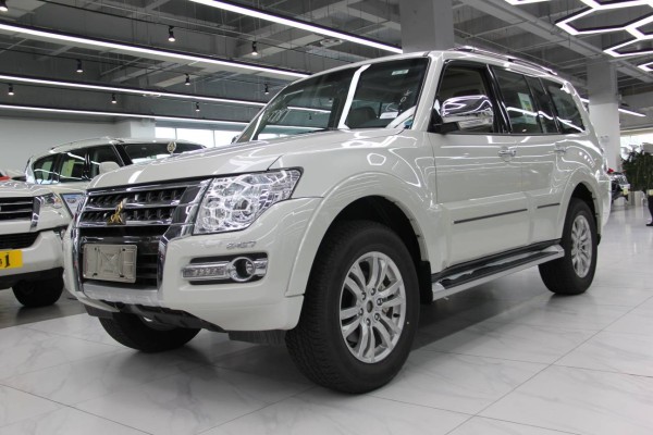 2017款中东帕杰罗港口现车配置齐全优惠