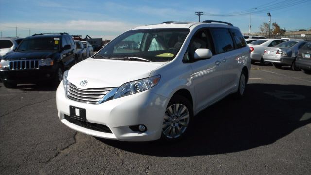 2019款丰田塞纳不老经典最实用的MPV特惠