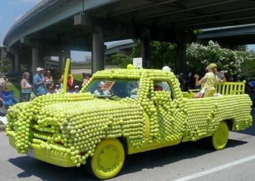 四川街头现子弹头座驾 被交警“活捉”