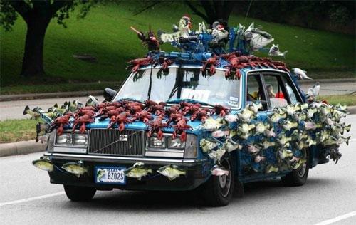 四川街头现子弹头座驾 被交警“活捉”