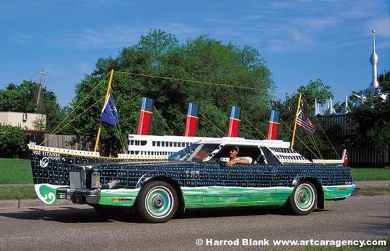 四川街头现子弹头座驾 被交警“活捉”