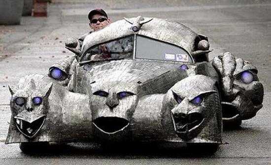 四川街头现子弹头座驾 被交警“活捉”