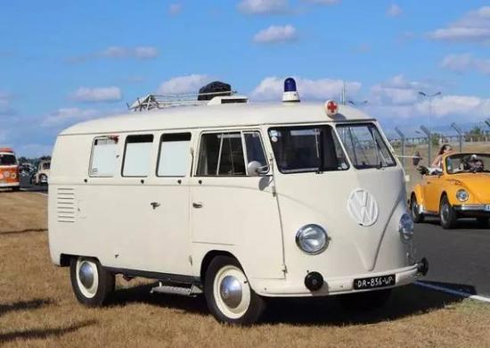 约你赴一场穿越百年的复古约会 敢领票么?