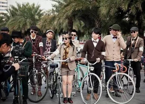 约你赴一场穿越百年的复古约会 敢领票么?