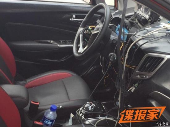 采用旋钮换挡 疑似长安CS15电动版谍照