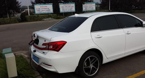 电动汽车,充电桩 电动汽车,充电桩