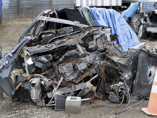 特斯拉,特斯拉model s,特斯拉电池,特斯拉电池爆炸,特斯拉Model s 都是电池惹的祸?失亲父亲“赖上”特斯拉