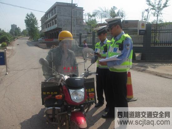 误把油门当刹车 开心出游成泡影