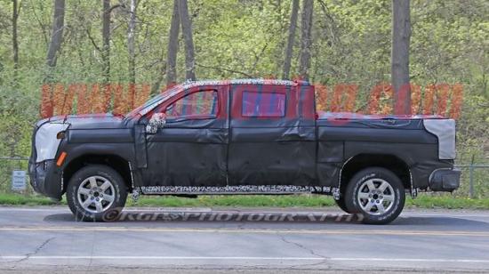 内外风格变化 曝雪佛兰全新索罗德谍照