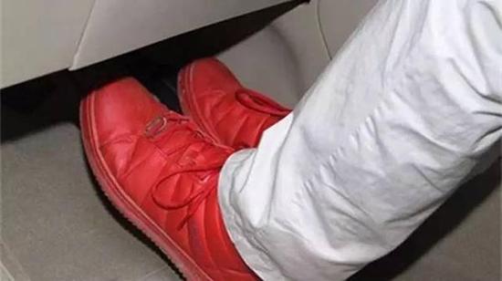 误踩油门的真凶就是它!