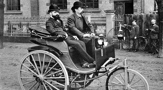 卡尔·本茨 发明的早期的燃油汽车  