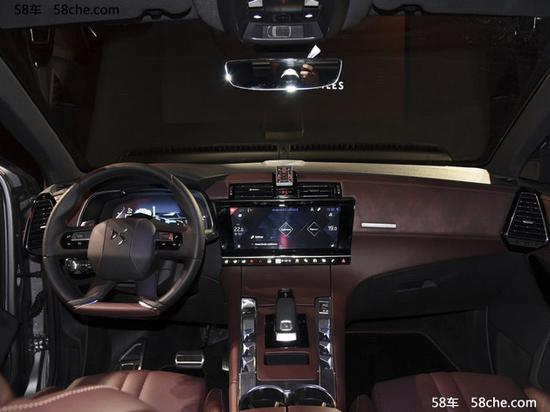 法国总统马克龙最新座驾 DS7敞篷版登场