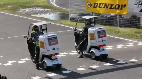 还嫌外卖送太慢?日本人给外卖小哥们办了个摩托比赛