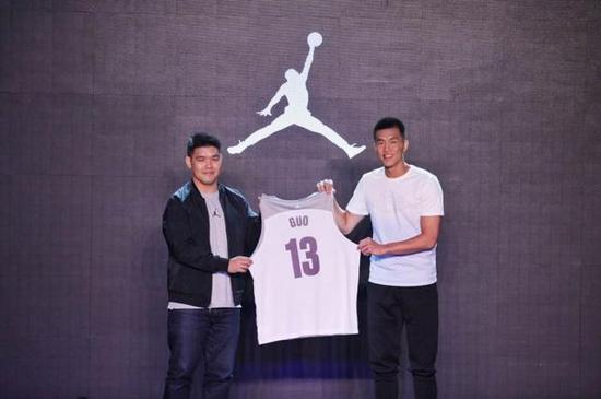 成功签约Jordan Brand的郭艾伦与什么车最搭-图2