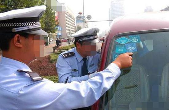 7月1日末尾实行的交强险交纳规则,跟车主在过去3个年度内能否发作交通事故有关,详细关系如下: