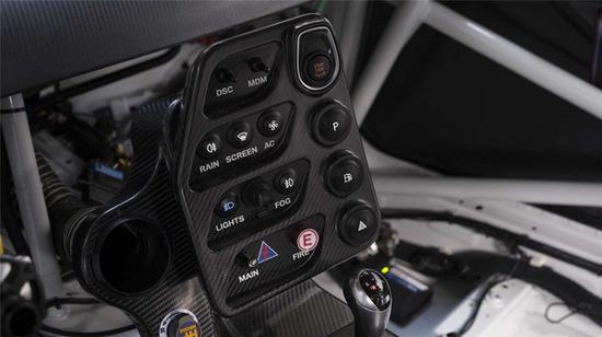 宝马M4 GT4赛车官图发布 售价16.9万欧元
