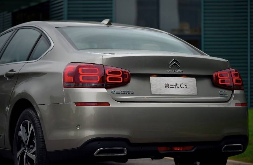 称赞这台车为“舒适王”,或者也不为过