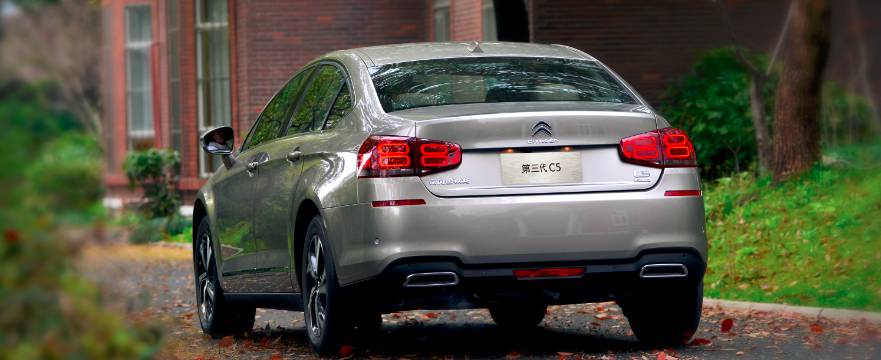 没毛病!这就是辆开着舒服坐着也舒服中级车