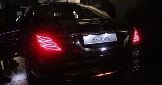 捷豹也不甘示弱,好歹是留着英伦血的阿三车,电子科技也是杠杠的。中国的朋友,颤抖吧,来感受来自英伦的贵族光芒!