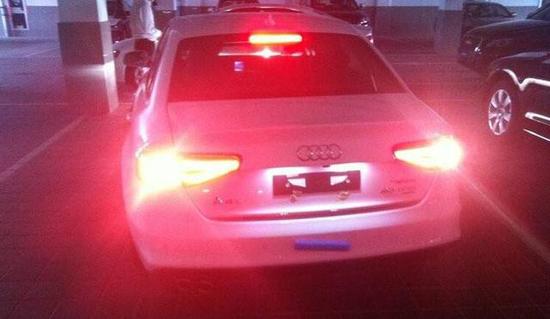 奥迪玩LED还不够,还准备开发激光镭射灯,挖草,光听名字就不得了!要对付镭射灯,逼急了只能靠辐射灯了。