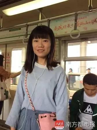 老太一见有人让座就拍照,她说年轻人没这义务