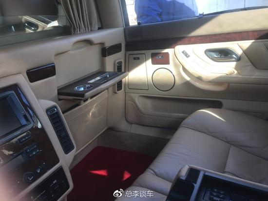 重庆牛牌僵尸车，300多万的顶级豪车停靠路边，路人感叹