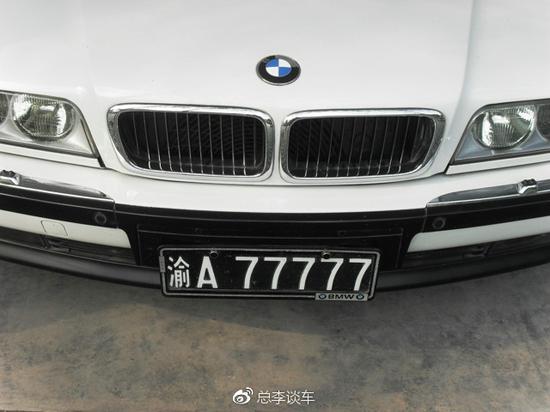 重庆牛牌僵尸车，300多万的顶级豪车停靠路边，路人感叹