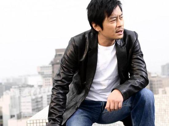 王杰初恋车祸身亡 唱歌纪念尽显浪子柔情的一面