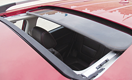 买车要天窗,你知道它真正的用途是什么吗?