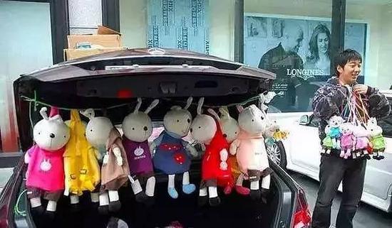 用保时捷卡宴搬砖,还是农民兄弟套路深