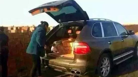 用保时捷卡宴搬砖,还是农民兄弟套路深