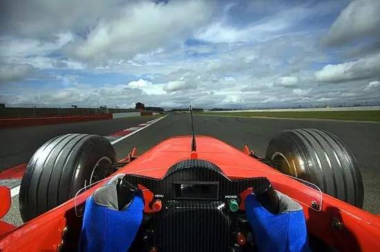 平底方向盘除了好看之外,真的实用吗?