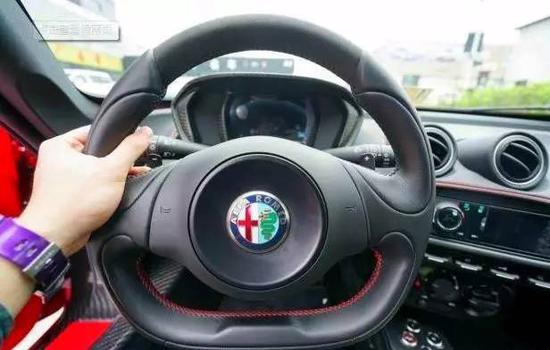 平底方向盘除了好看之外,真的实用吗?