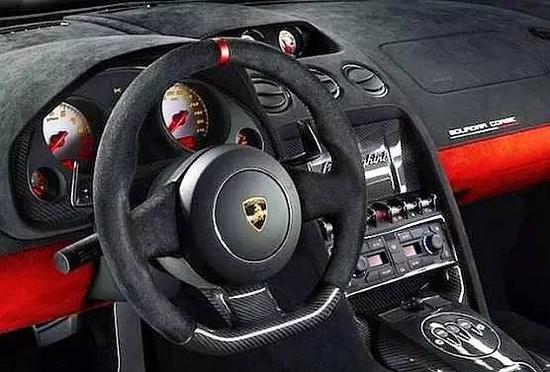 平底方向盘除了好看之外,真的实用吗?