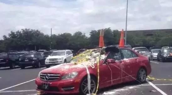 乱停车,直接坦克碾压!