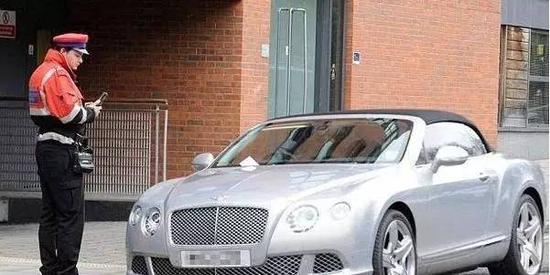 乱停车,直接坦克碾压!