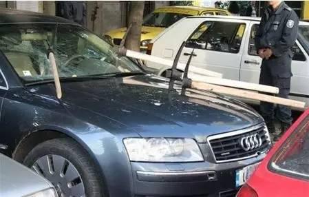 乱停车,直接坦克碾压!