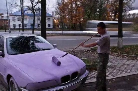 乱停车,直接坦克碾压!