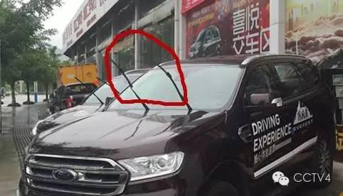 夏天停车,要把雨刷立起来!很多人还不知道!
