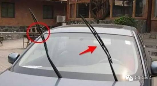 夏天停车,要把雨刷立起来!很多人还不知道!